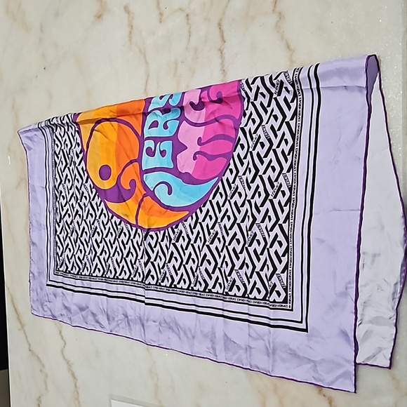 Versace scarf - Picture 4 of 4